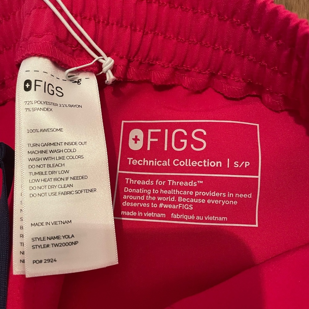 women's Ultra Rose Yola™ - Petite Skinny Scrub Pants - S - Petite NWT